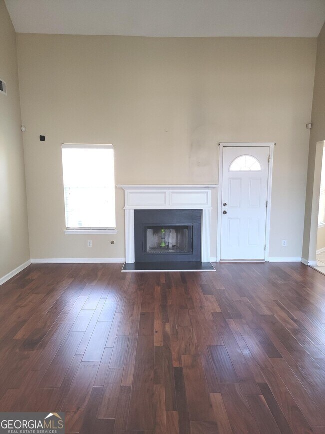 Building Photo - 1379 Persimmon Ct