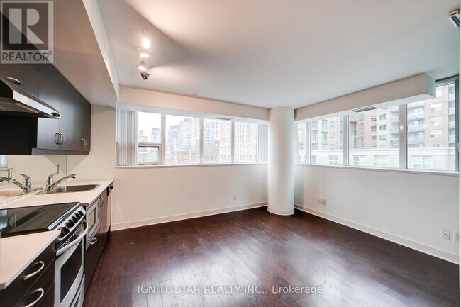 Photo du bâtiment - 320 Richmond St E