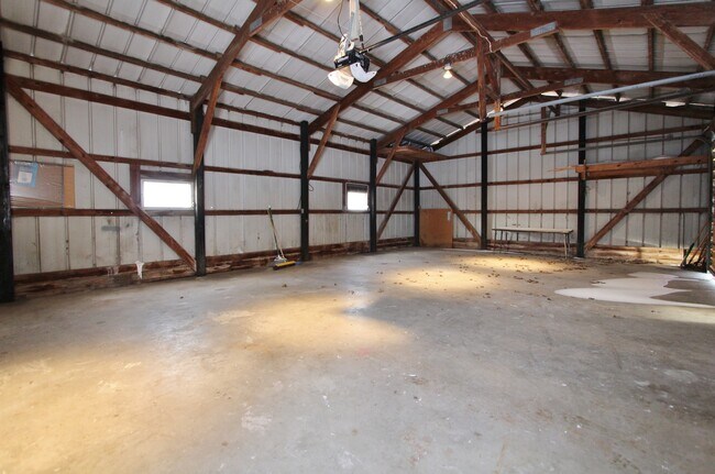 Building Photo - 420 Nelson Rd