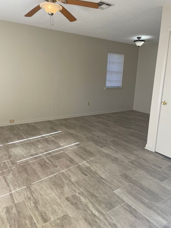 Foto del edificio - 138 Hummingbird Ln