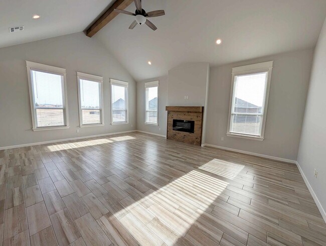 Foto del edificio - Immaculate 3-Car Garage Home in Moore Schools