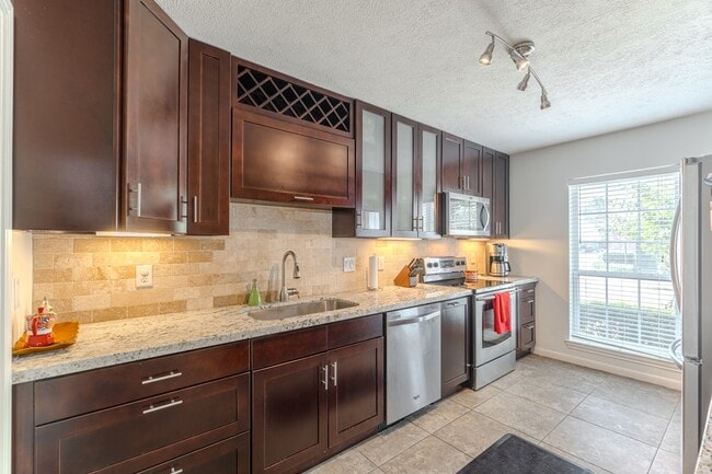 Building Photo - 6339 Del Monte Dr