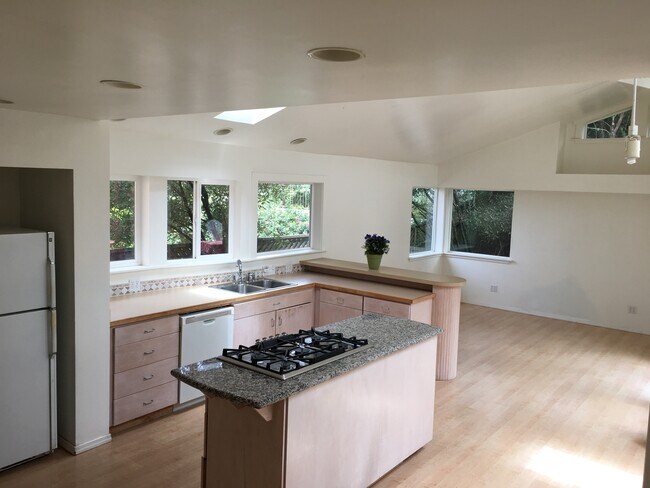 Kitchen with island - 371 Inverness Dr