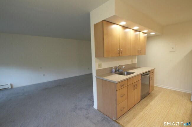 Building Photo - 50 Aiken St