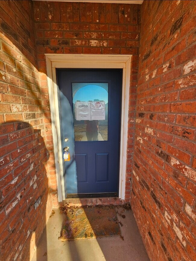 Foto del edificio - 3 bed 2 bath 2 car garage