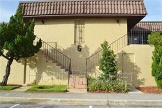 Building Photo - 57 Windtree Ln