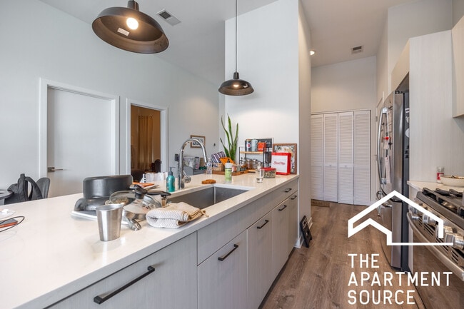 Foto del edificio - 2247 W Lawrence Ave