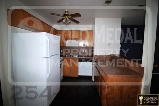 Foto del edificio - 1208 Industrial Blvd