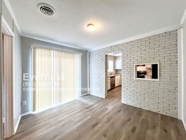Building Photo - 7632 Southaven Cir W