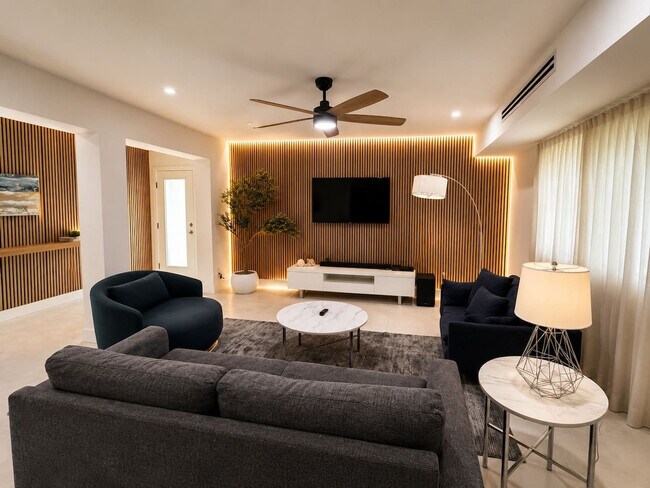 Foto del edificio - 4053 SW 8th St