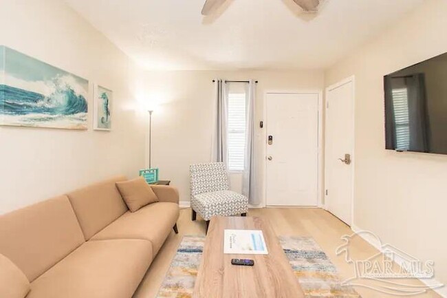 Foto del edificio - 1301 Redwood Ln