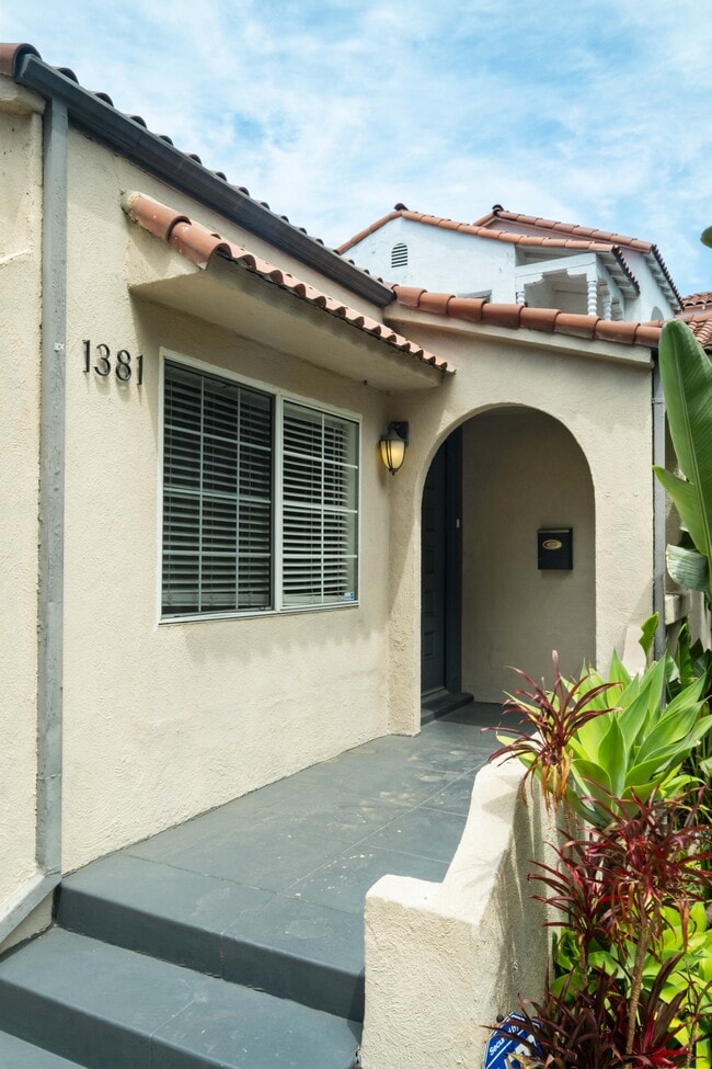 Building Photo - 1381 S Orange Dr