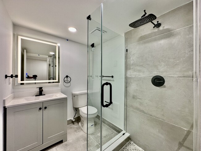 Foto del edificio - 6540 Windham Ave