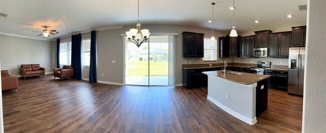 Foto del edificio - 7448 Ella Ln