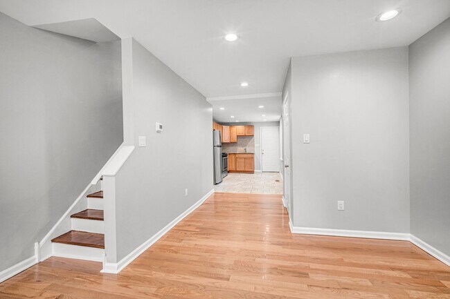 Building Photo - Spacious Newly Renovated 3 Bedroom Home!!