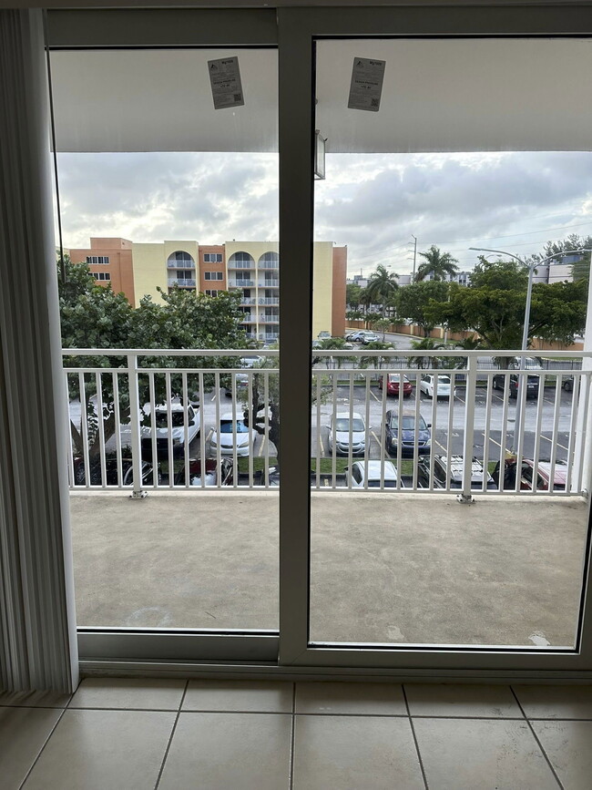 Foto del edificio - 6950 Miami Gardens Dr