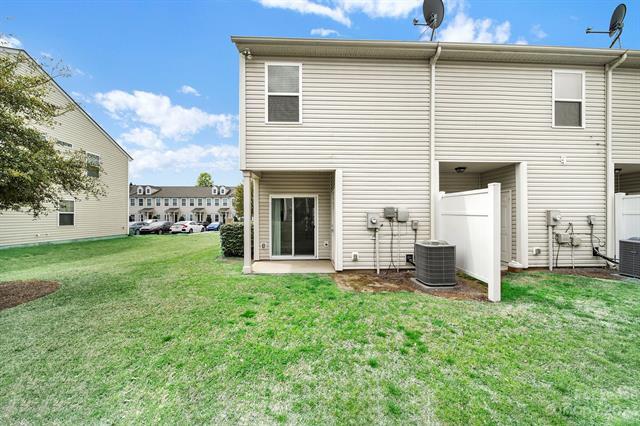 Building Photo - 12704 Persimmon Tree Dr