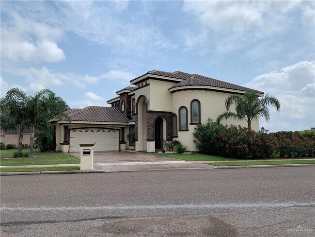 Building Photo - 3302 Los Lagos Dr