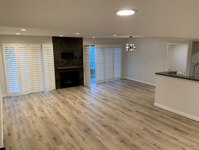 Foto del edificio - 4249 Longridge Ave