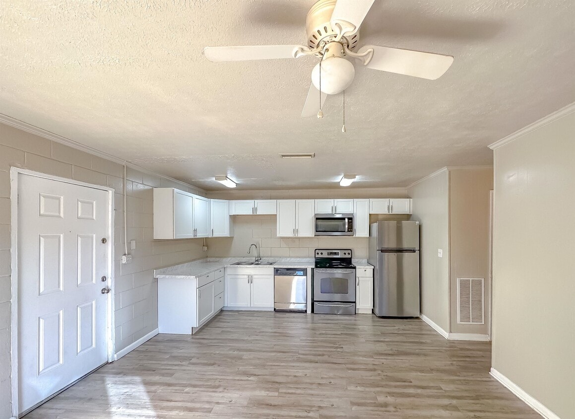 2241 W Pensacola St Unit 6, Tallahassee, FL 32304 Condo for Rent in