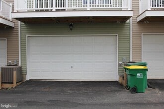 Building Photo - 1331 Parish Ave