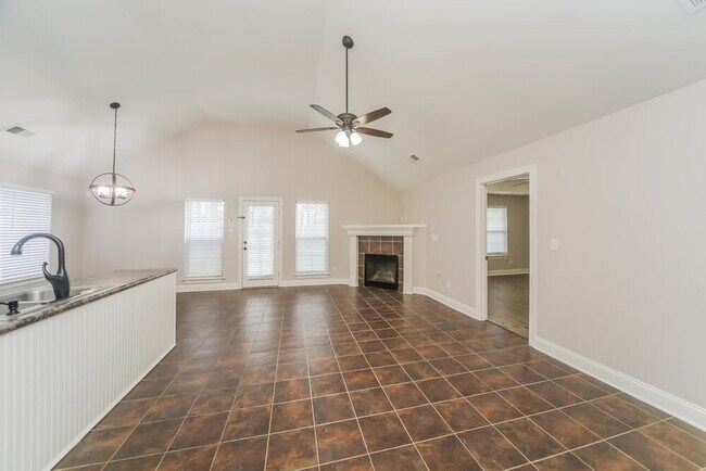 Foto del edificio - 5706 Bedford Loop W
