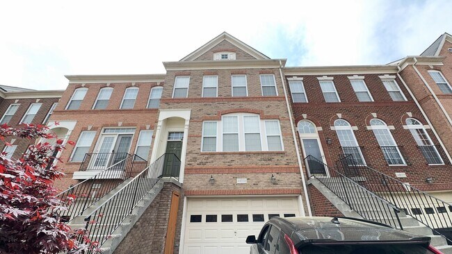 Foto del edificio - Fantastic 3 Bed 3.5 Interior Brick Townhom...