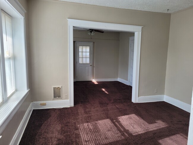 Building Photo - 307 Ridgeway Ave