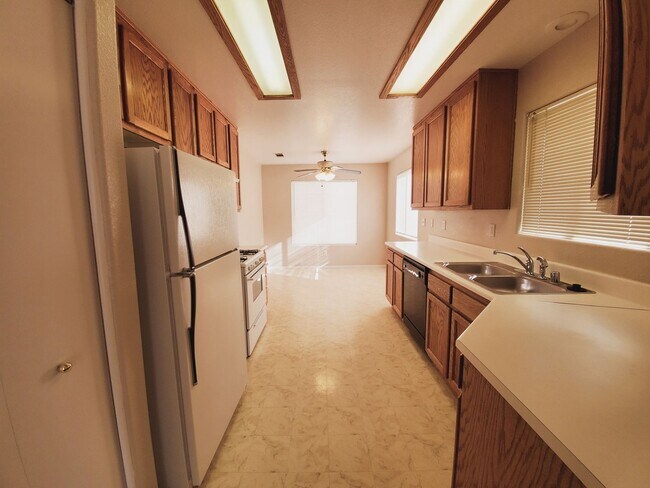 Foto del edificio - CUTE GATED 2BD/2BA CONDO IN LAS VEGAS!