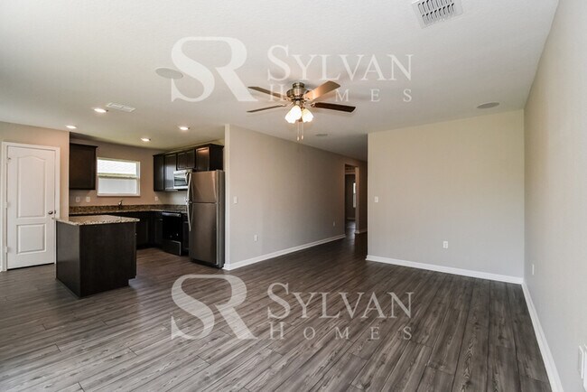 Foto del edificio - One Level Living 3 BR, 2 BA