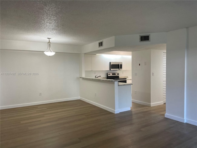 Foto del edificio - 8650 SW 212th St