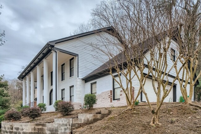 Building Photo - Furnished Estate Home - Double Curved Stairway - Marble Floors - Waterfall Island