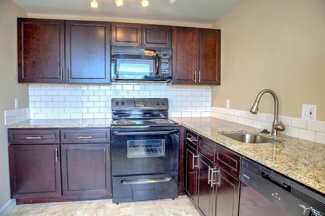 Building Photo - 5592 Pershing Ave