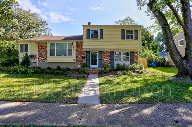 Primary Photo - 1212 Van Buren Dr
