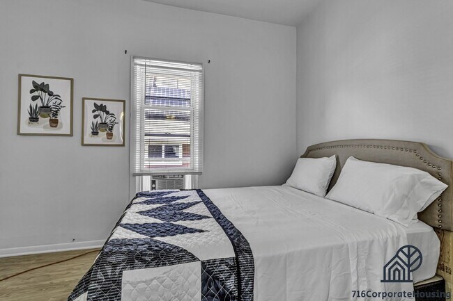 Foto del edificio - Furnished 2-Bedroom Second-Floor Apartment Near Elmwood Village