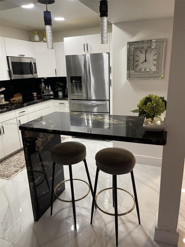 Foto del edificio - 7120 Fairway Dr