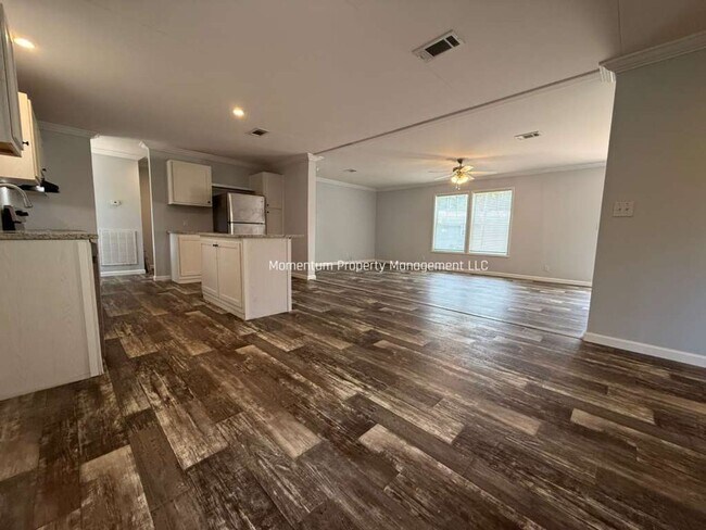 Foto del edificio - BEAUTIFUL, BRAND NEW HOME! Be the first to live here! AVAILABLE FOR IMMEDIATE MOVE IN!!