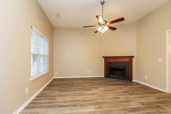 Building Photo - 841 Post Oak Dr