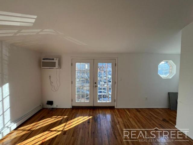 Building Photo - 3 bedroom in BROOKLYN NY 11225