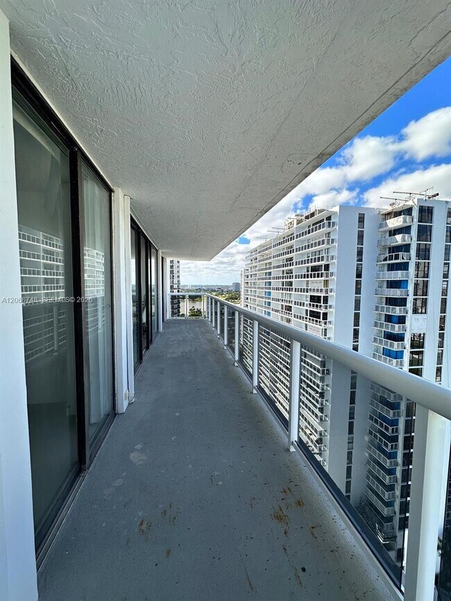 Foto del edificio - 20515 E Country Club Dr