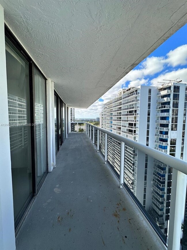 Building Photo - 20515 E Country Club Dr