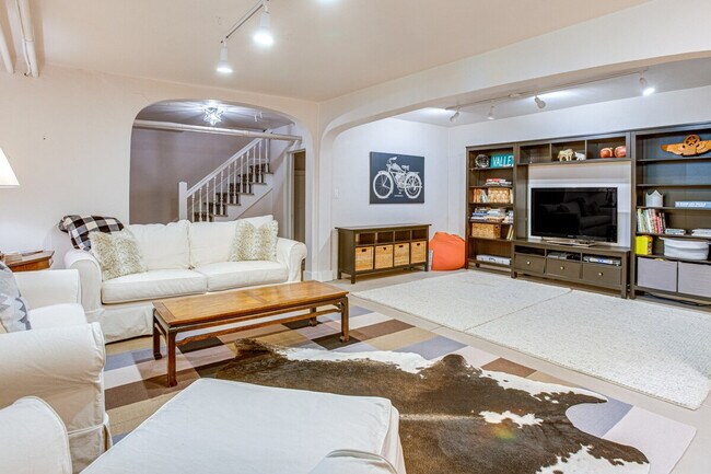 Building Photo - 757 Clayton St