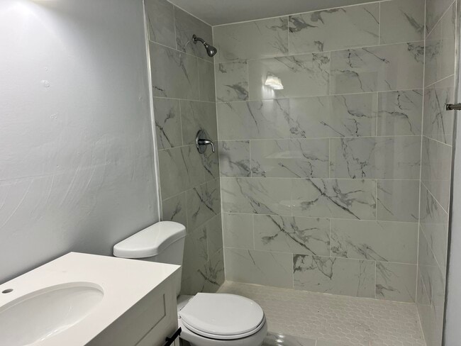 Building Photo - 1195 NW 16th Ave