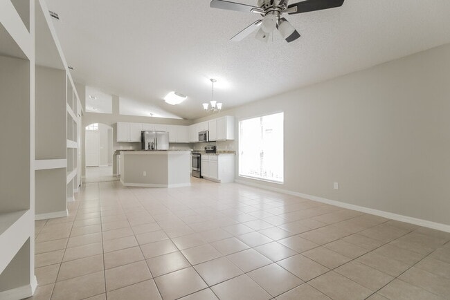 Building Photo - 220 Easton Cir