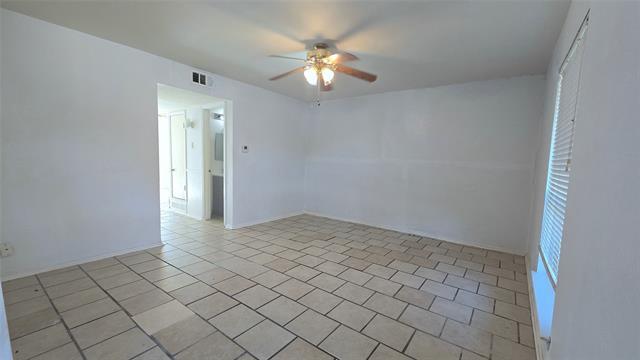 Foto del edificio - 620 Royal Crest Dr