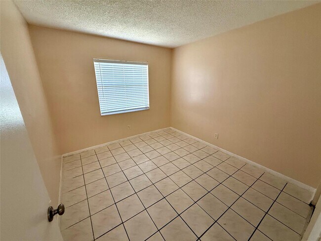 Building Photo - 20751 NW 30th Ct