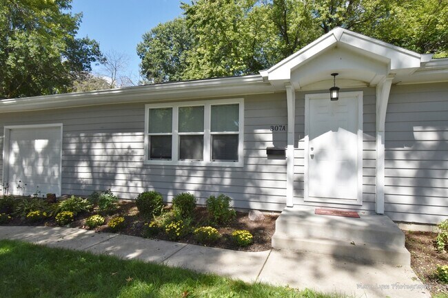 Building Photo - 307 Hillside Pl