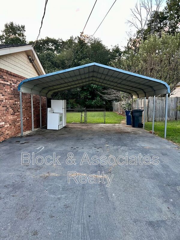 Foto del edificio - 712 Lake Dr