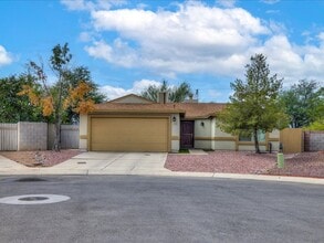 Building Photo - 5501 N Lazybrook Pl