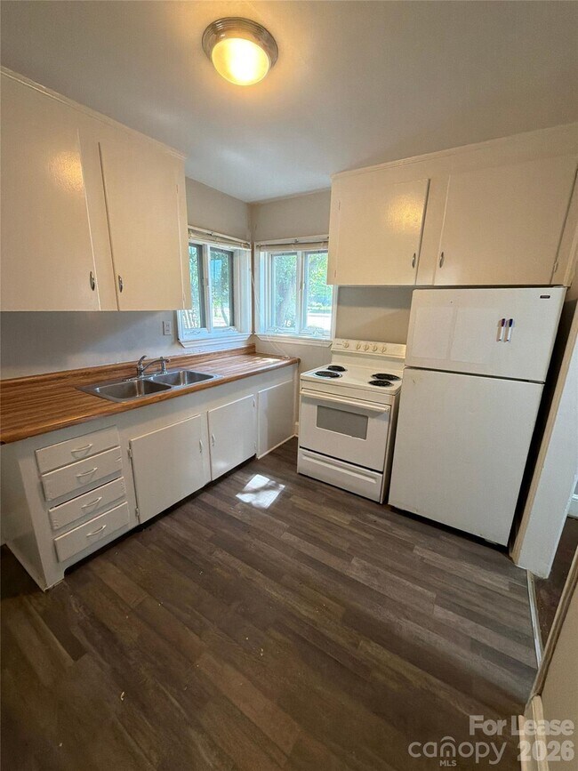 Foto del edificio - 3526 Eastway Dr